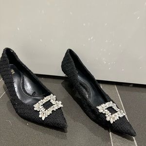 Zara black fabric shoes with sliver broach